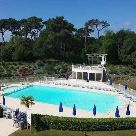 Avec Piscine