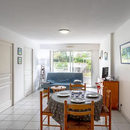 Avec Piscine Apartment
